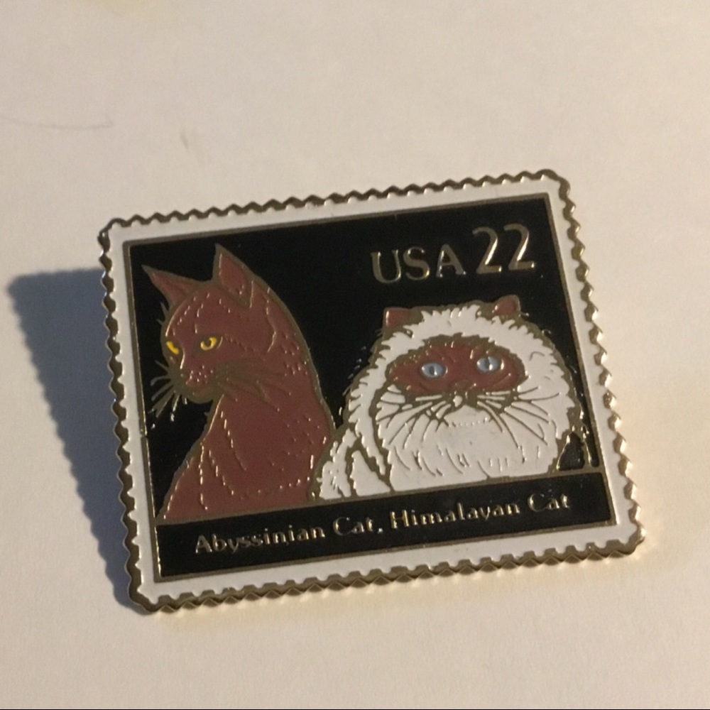 AUCTION PRICE👩🏻‍⚖️1988 Vintage Stamp Brooch